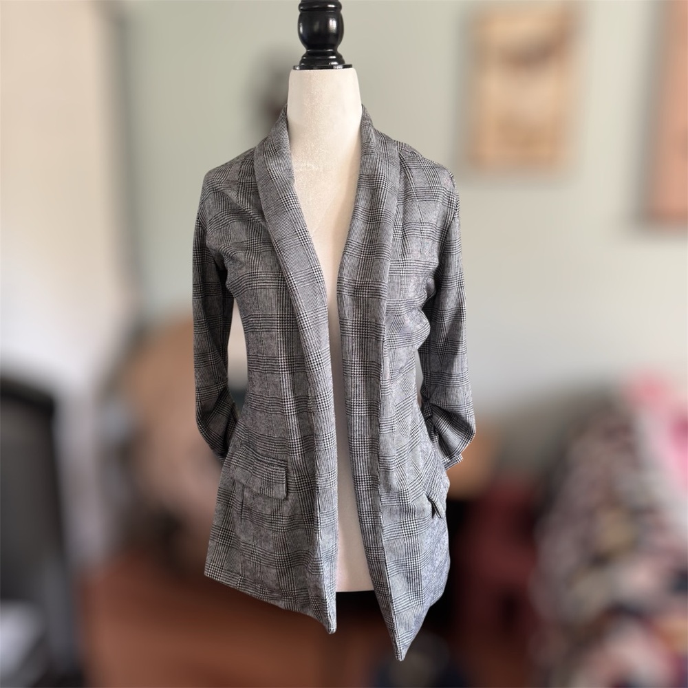 Elegant Women's Black and White Plaid Blazer